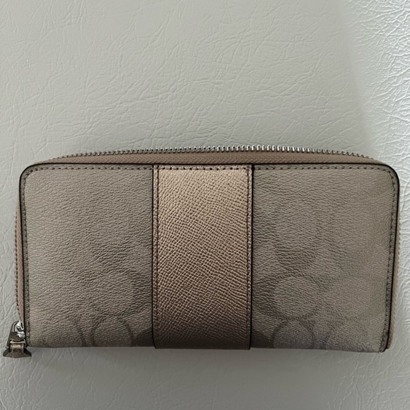 NEW‼️❤️COACH Signature Wallet~Silver/Platinum~New in box~ ($298) - Picture 6 of 7